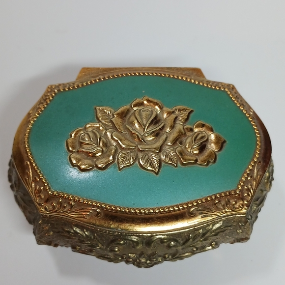 Vintage Ornate Footed Trinket Box with Lid, Vintage Rose Cameo Jewelry Box - Picture 2 of 8